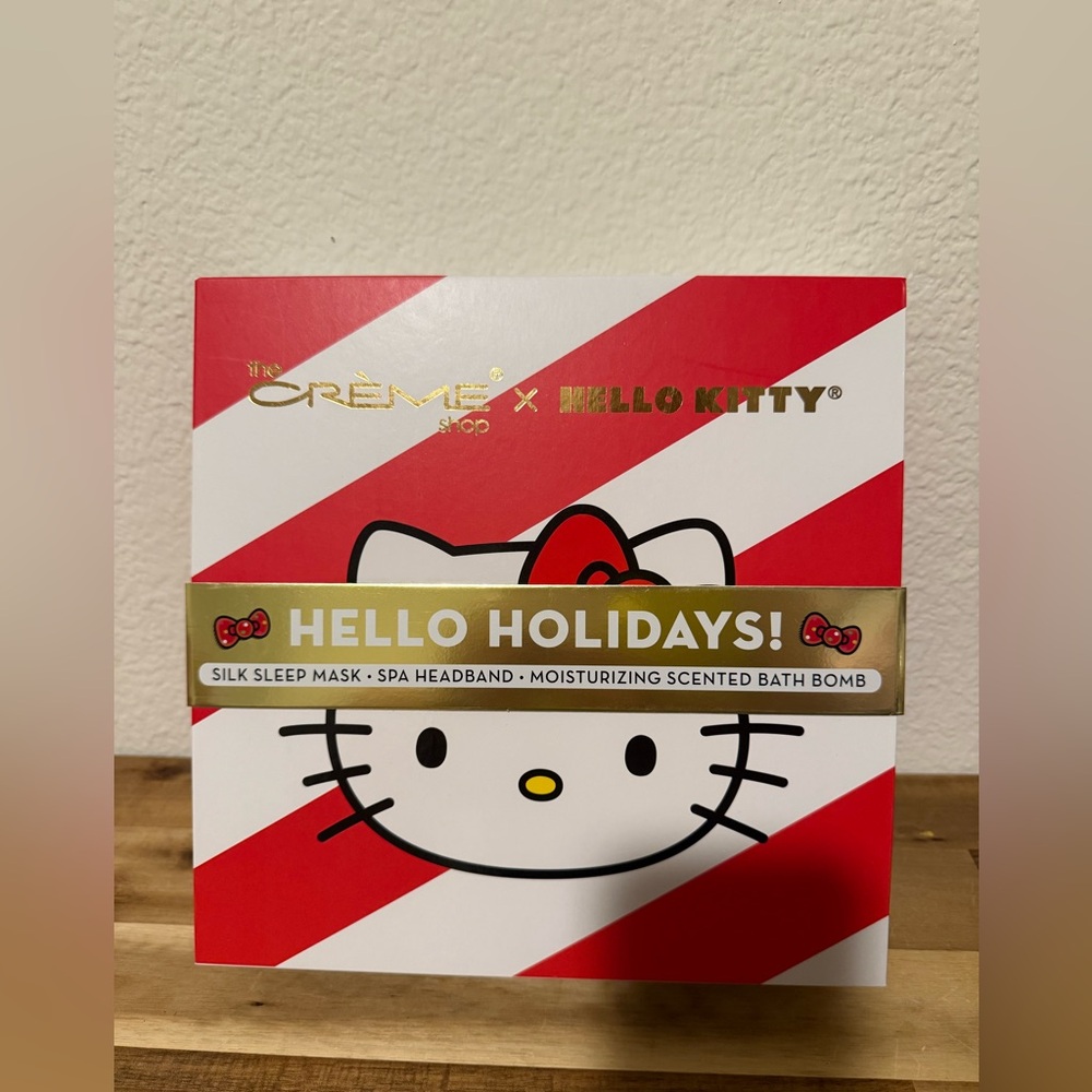 New Hello Kitty  Holiday Set